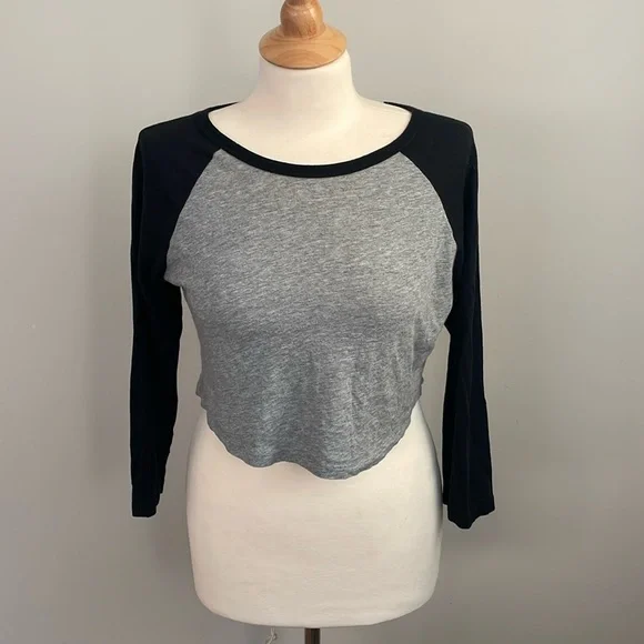 Talula Cropped Raglan Top - Picture 1 of 4